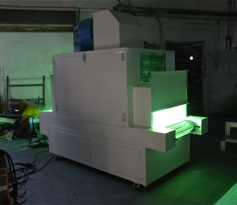 塑胶地砖UV固化机.jpg